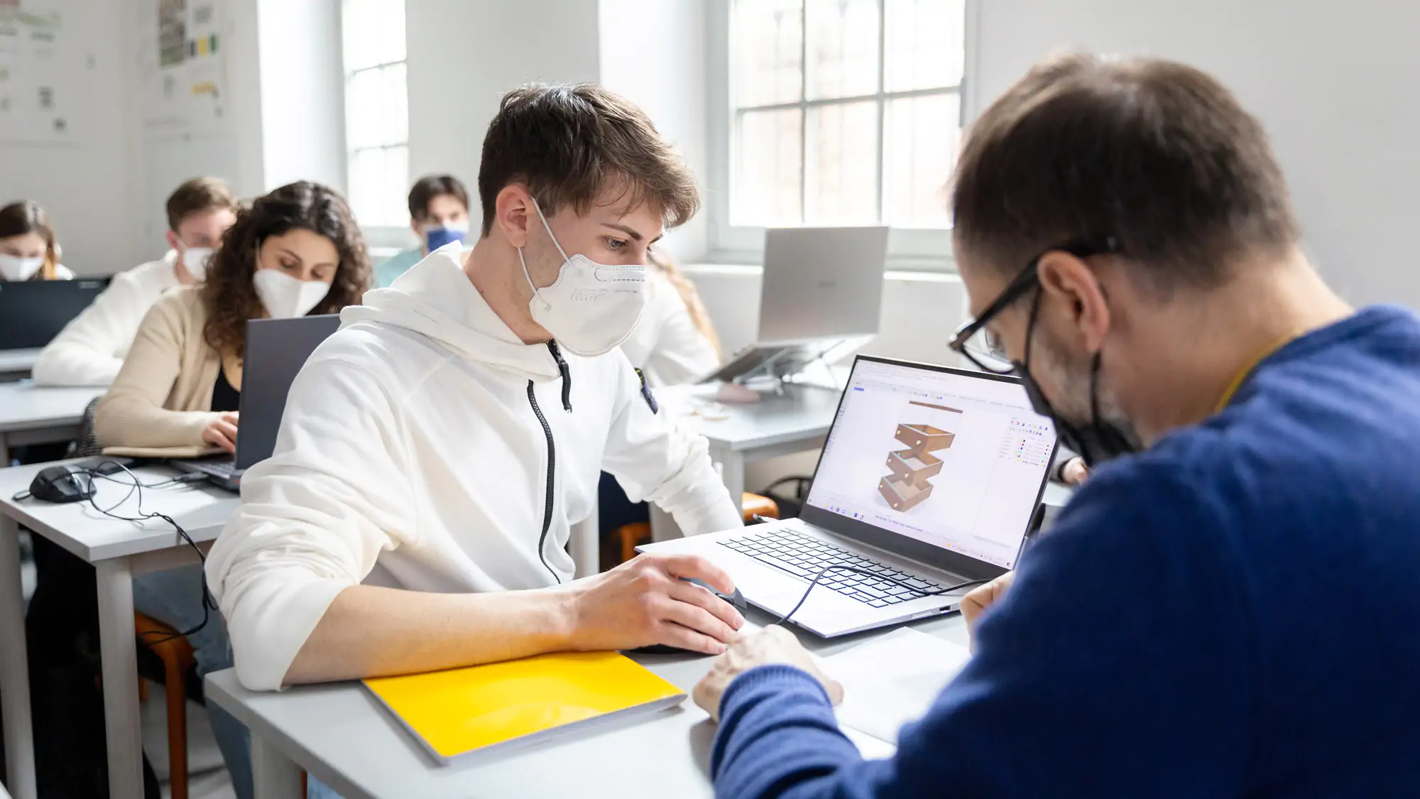 Una revisione delle tavole di esercitazione durante il corso IAAD. in Interior design
