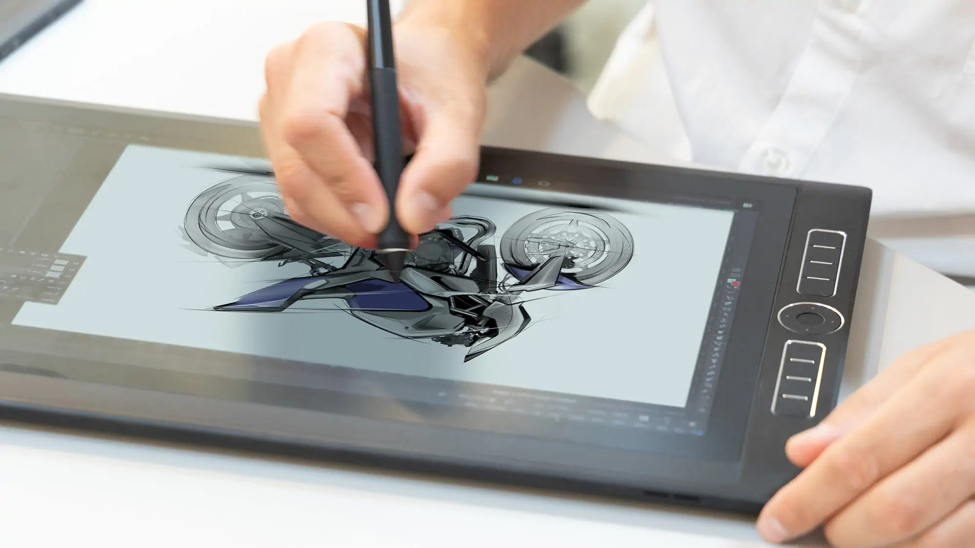 Il modello di una moto realizzato su una WACOM all'interno di un corso in design dello IAAD.