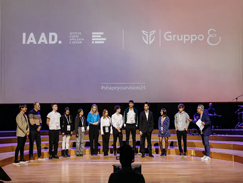Studenti e studentesse dei corsi di Communication e Digital Communication design di IAAD. partecipano da protagonisti all'evento Shape Your Vision 2024 di Gruppo E, dedicato all'innovazione e alla crescita continua